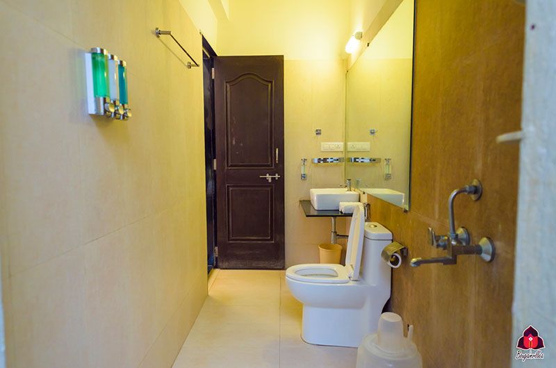 Deluxe Family Room With Sit-out Area