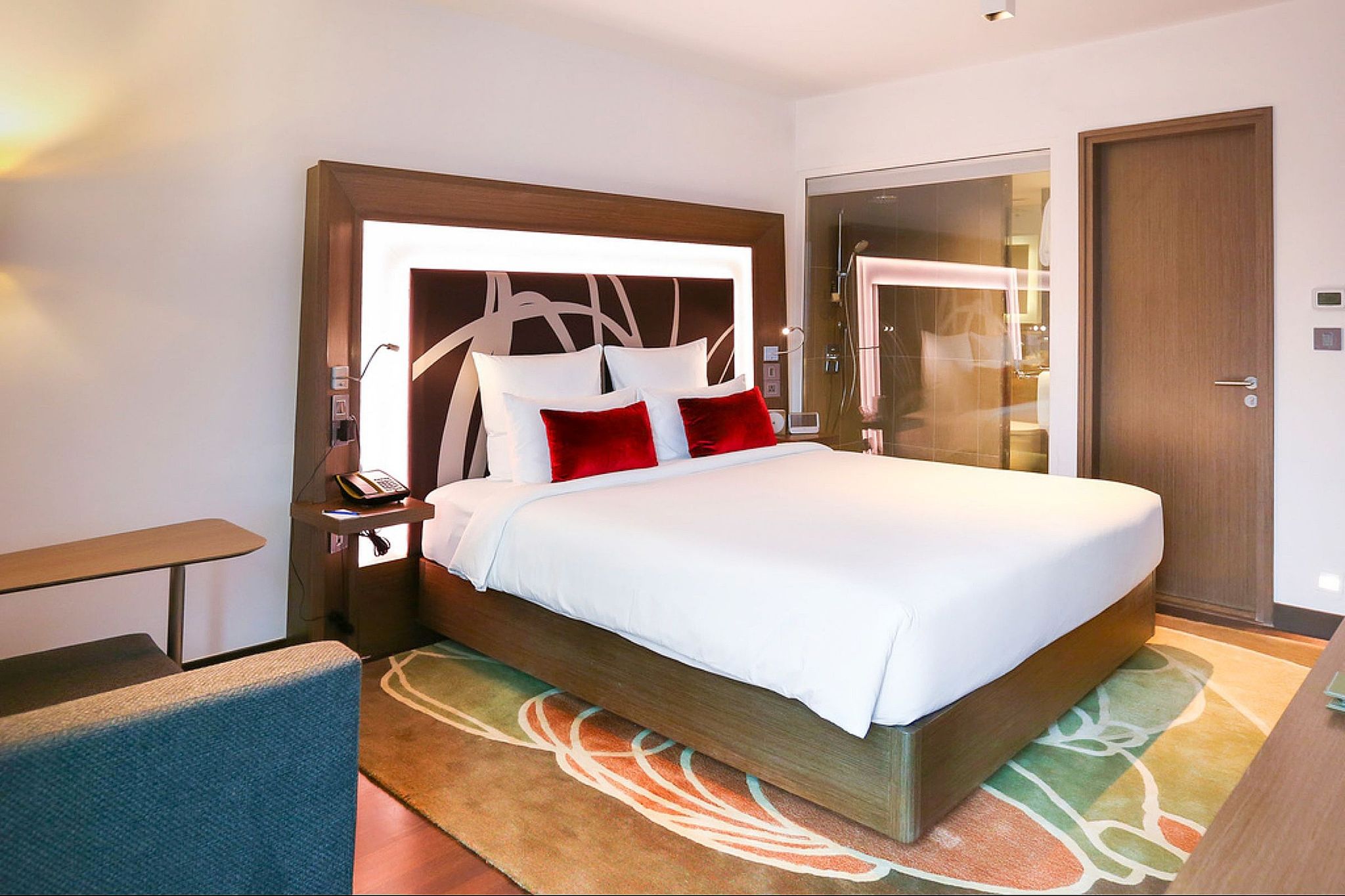 Superior Suite - Airport Transfers, Lounge Access & Cocktail Hours, Free WiFi