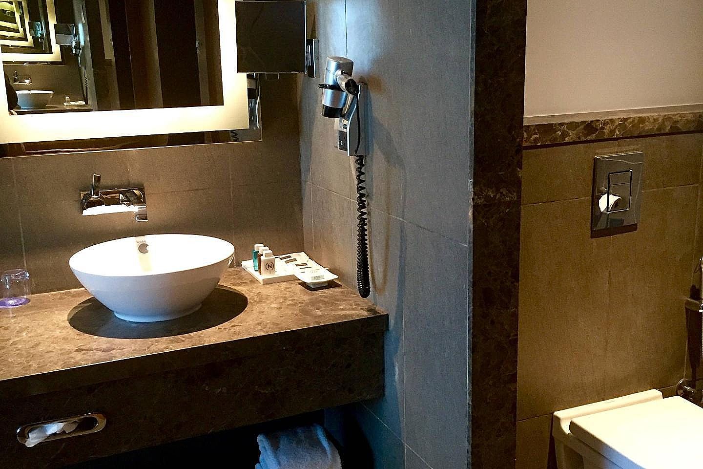 Novotel New Delhi Aerocity Hotel Premier Twin Room, 2 Twin Beds 3