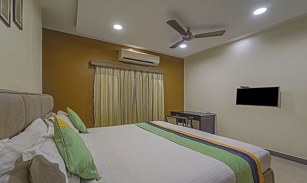 Treebo Elan Deluxe Double Room 17