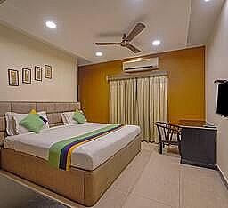 Treebo Elan Deluxe Double Room 15