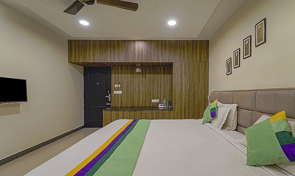 Treebo Elan Deluxe Double Room 16