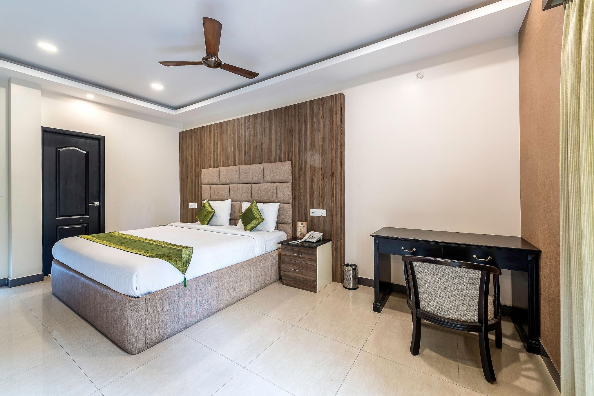 Treebo Elan Deluxe Double Room 9