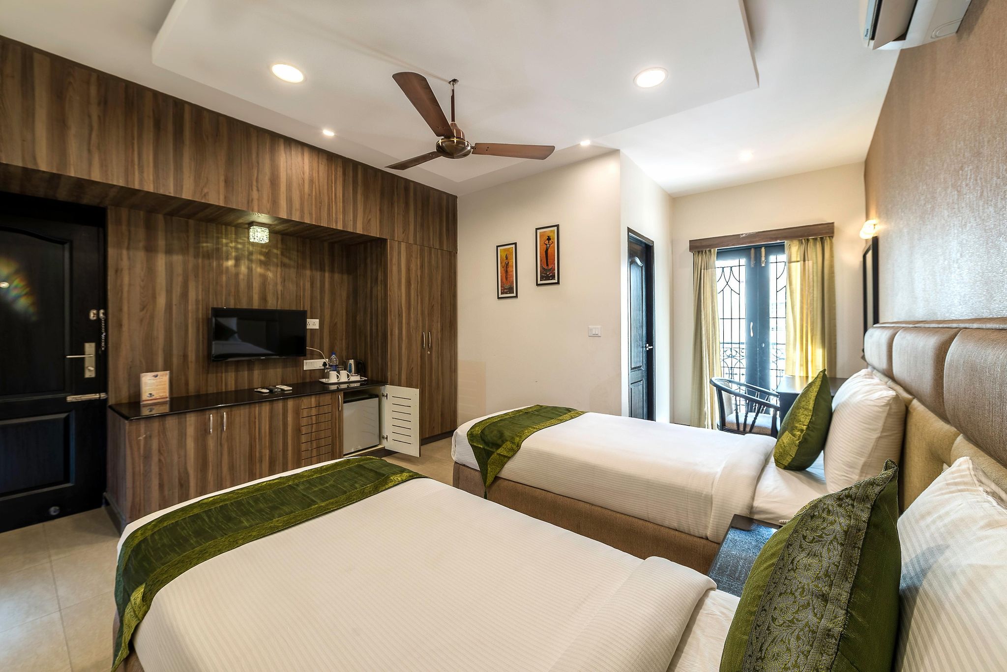 Treebo Elan Deluxe Double Room 7