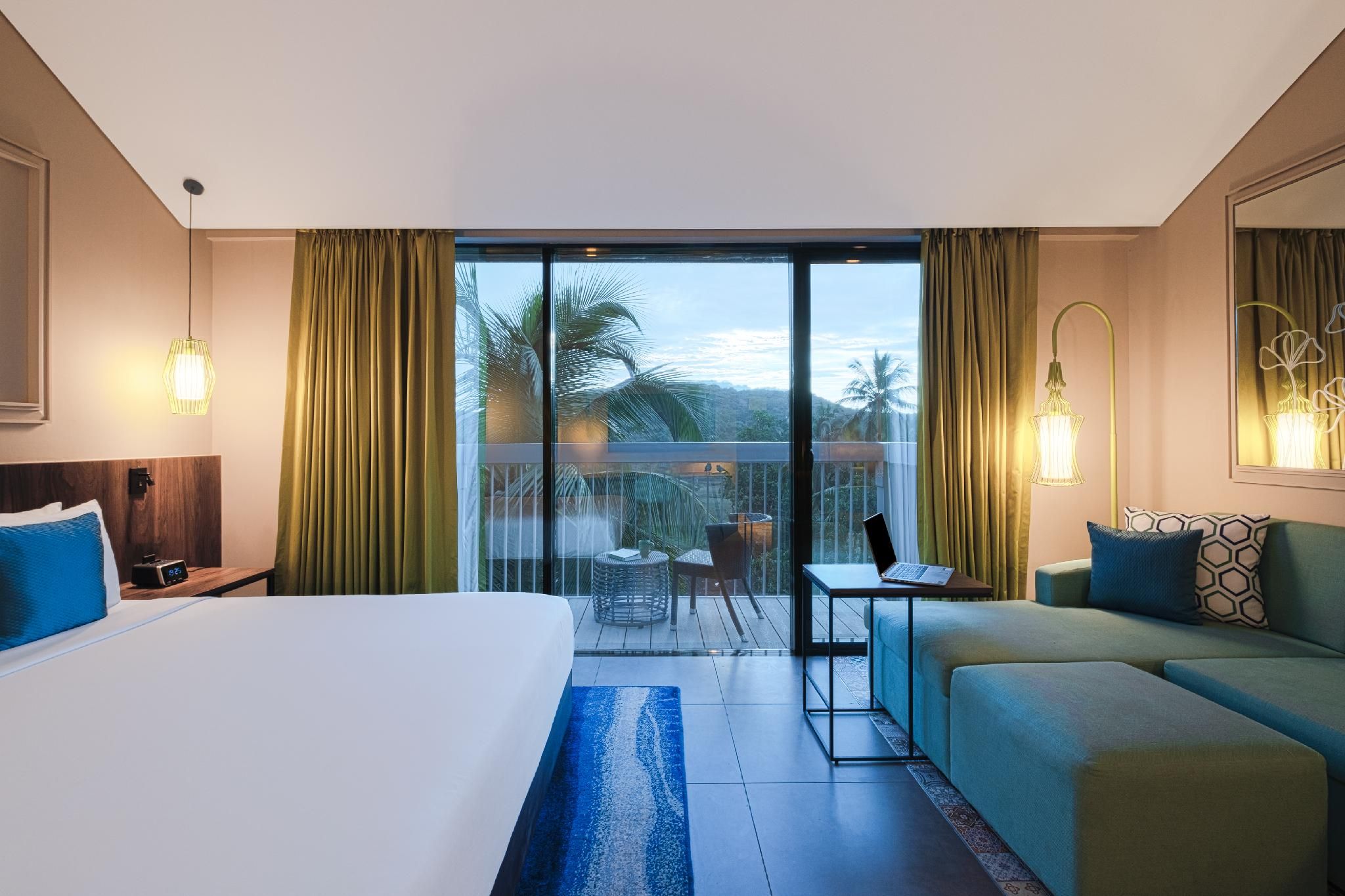 1 King Terrace Room
