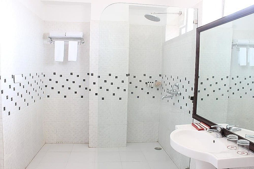 Premier Double Room, 1 King Bed, Lake View