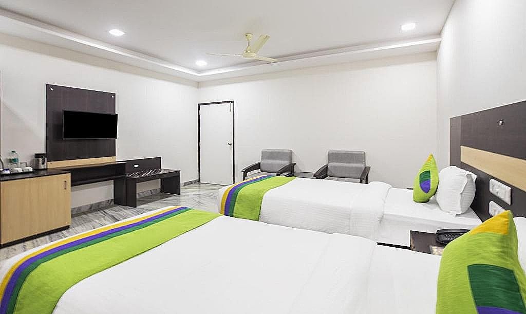 Hotel Royal Dezire Deluxe Room 8