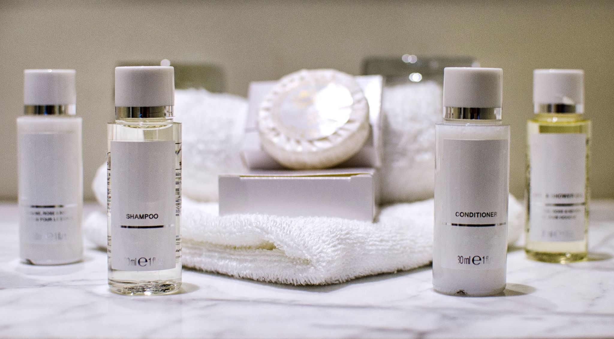 Leela Ambience Convention Hotel, Delhi Deluxe Room with Bathtub 8