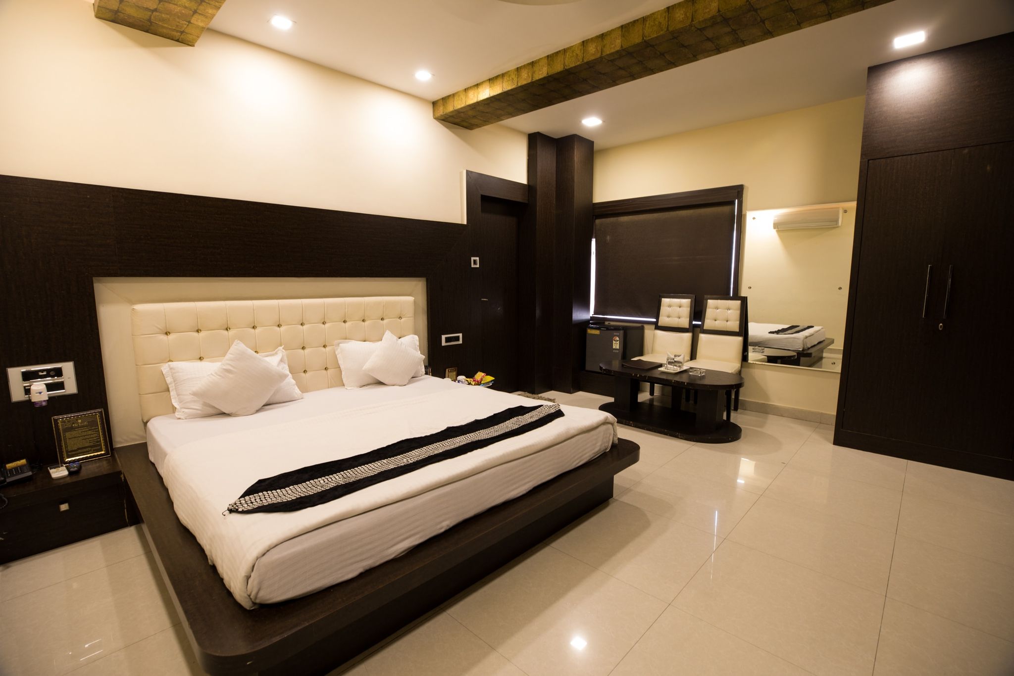 The Jewel's Hotel DELUXE ROOM 12