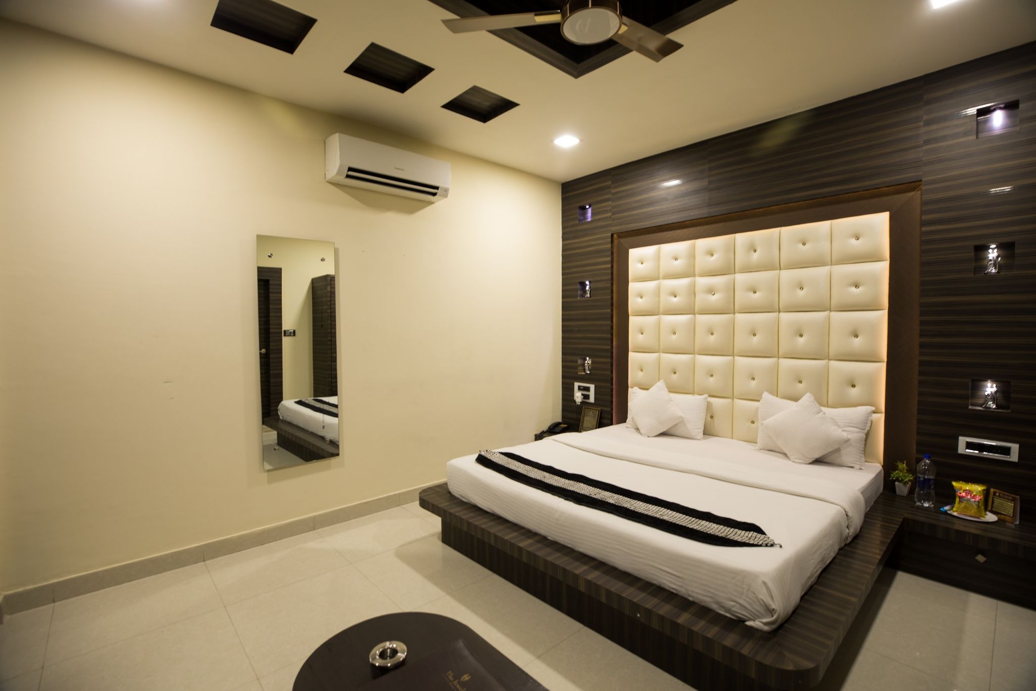 The Jewel's Hotel DELUXE ROOM 8