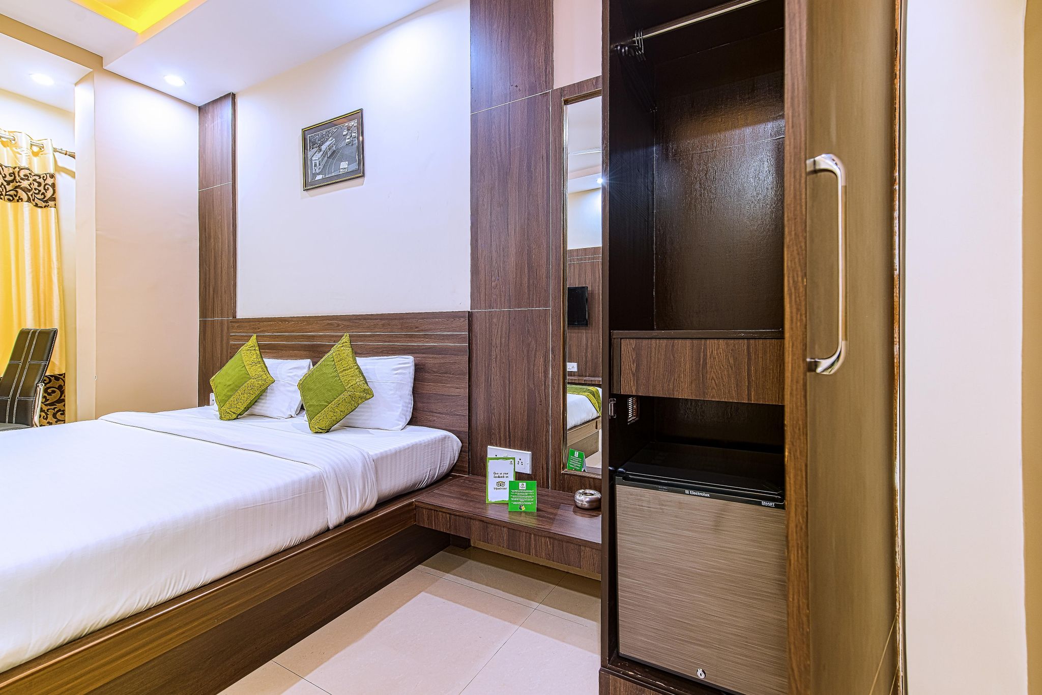 Treebo Globe International, Near Kalighat Mandir Standard Double Room 4