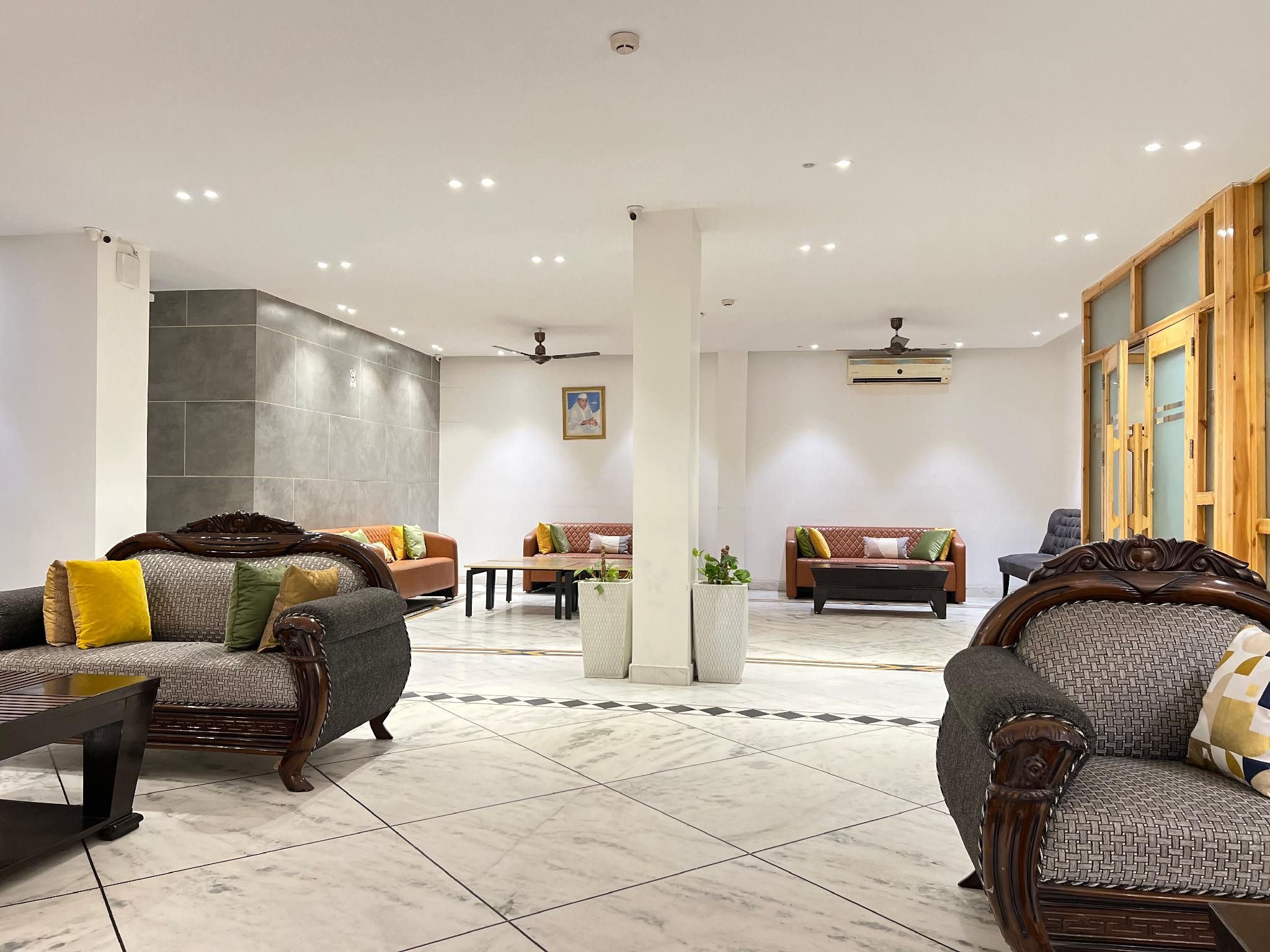 shared lounge/tv area