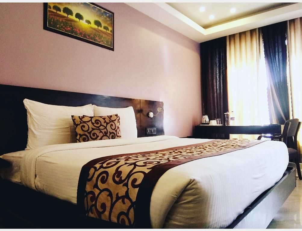 Deluxe Room with Queen bed