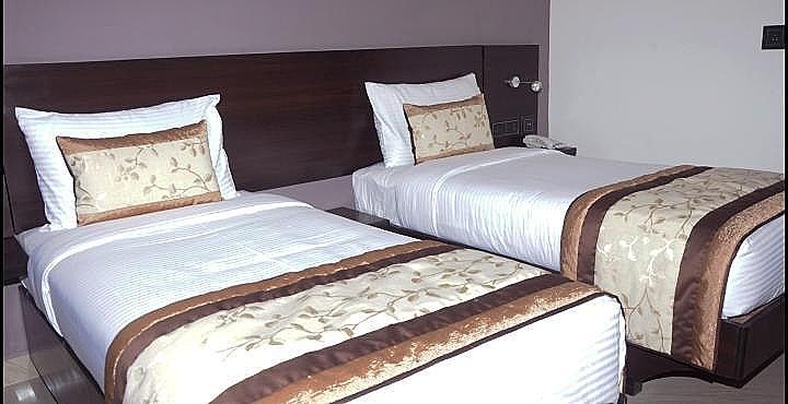 Deluxe Room with Queen bed