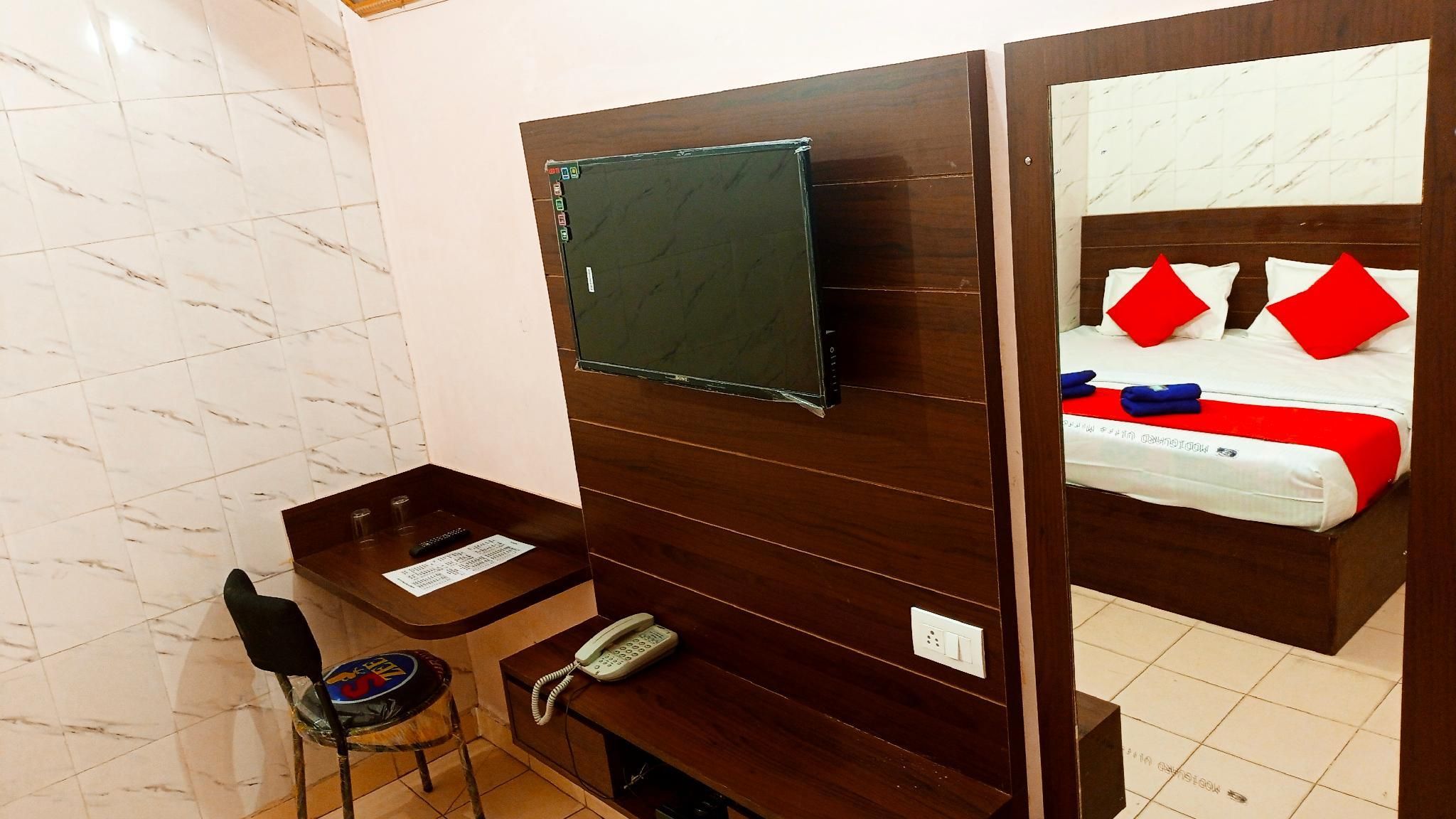 undefined Om Palace Hotel 6