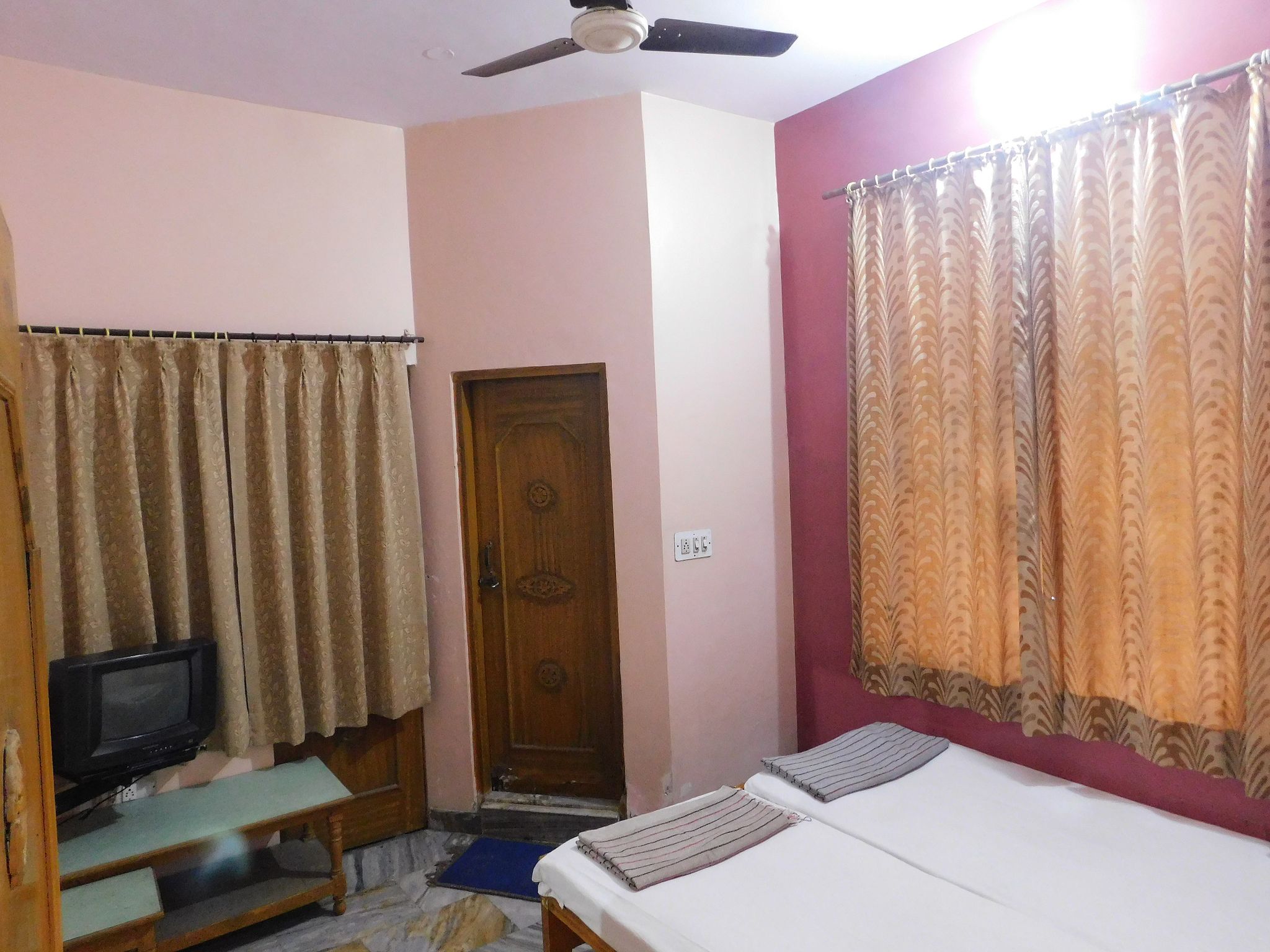 Hotel Om Palace Double Beds