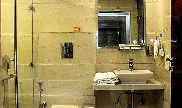 FabHotel Prime L'Affaire Premium Room 4
