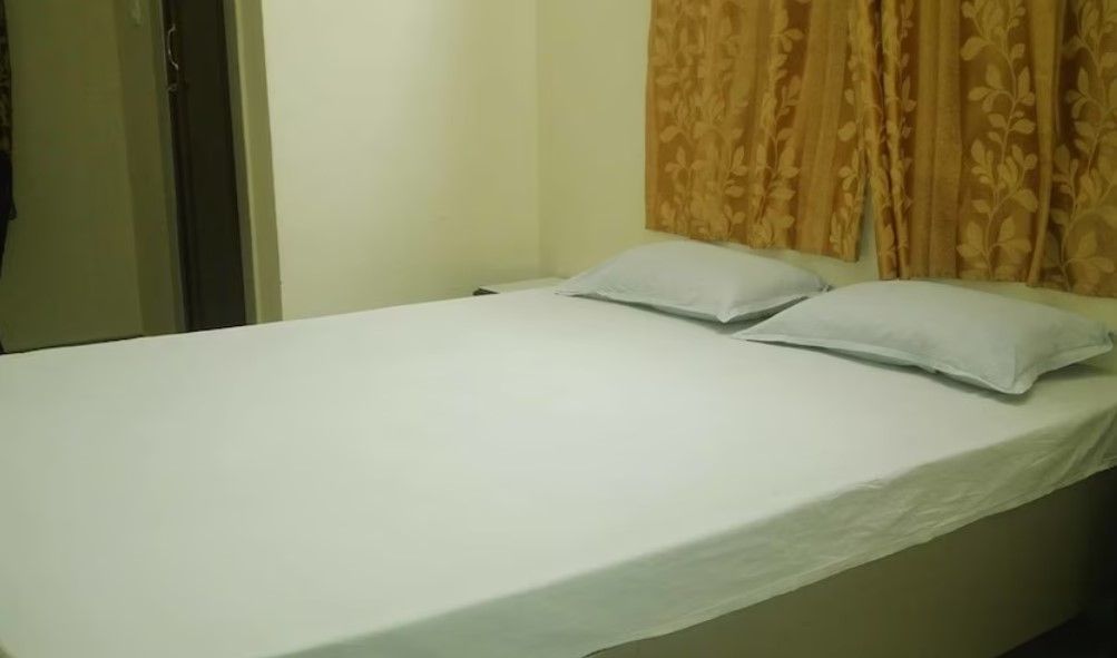 All Seasons Guest House Non AC Room