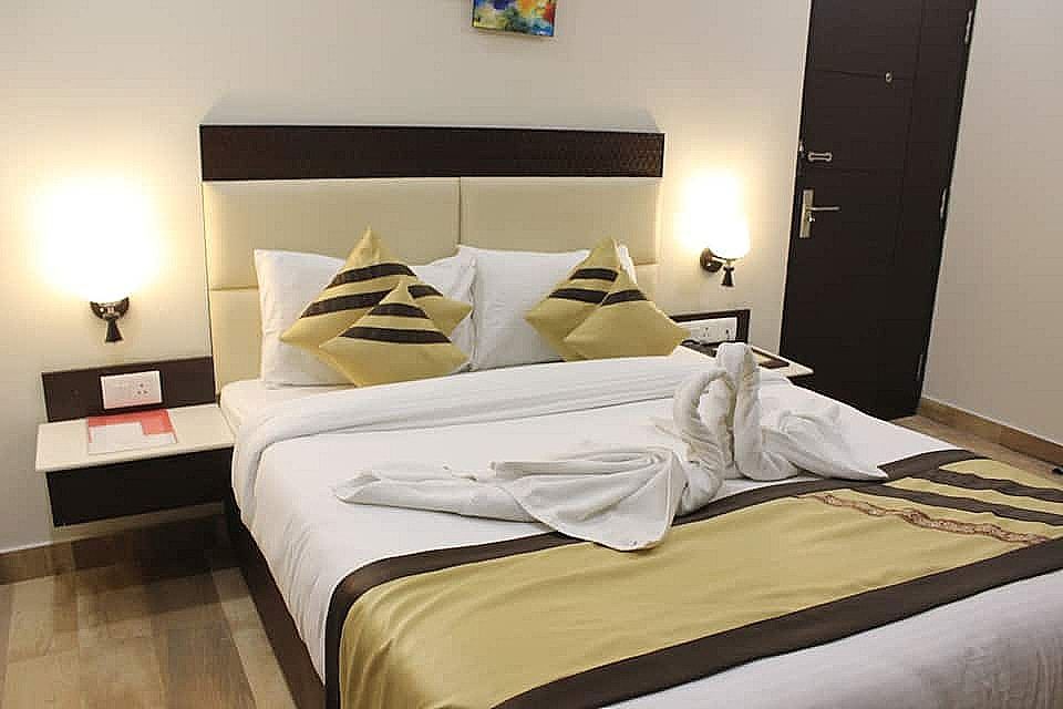 Hotel Golden Apple Deluxe Double Room 8