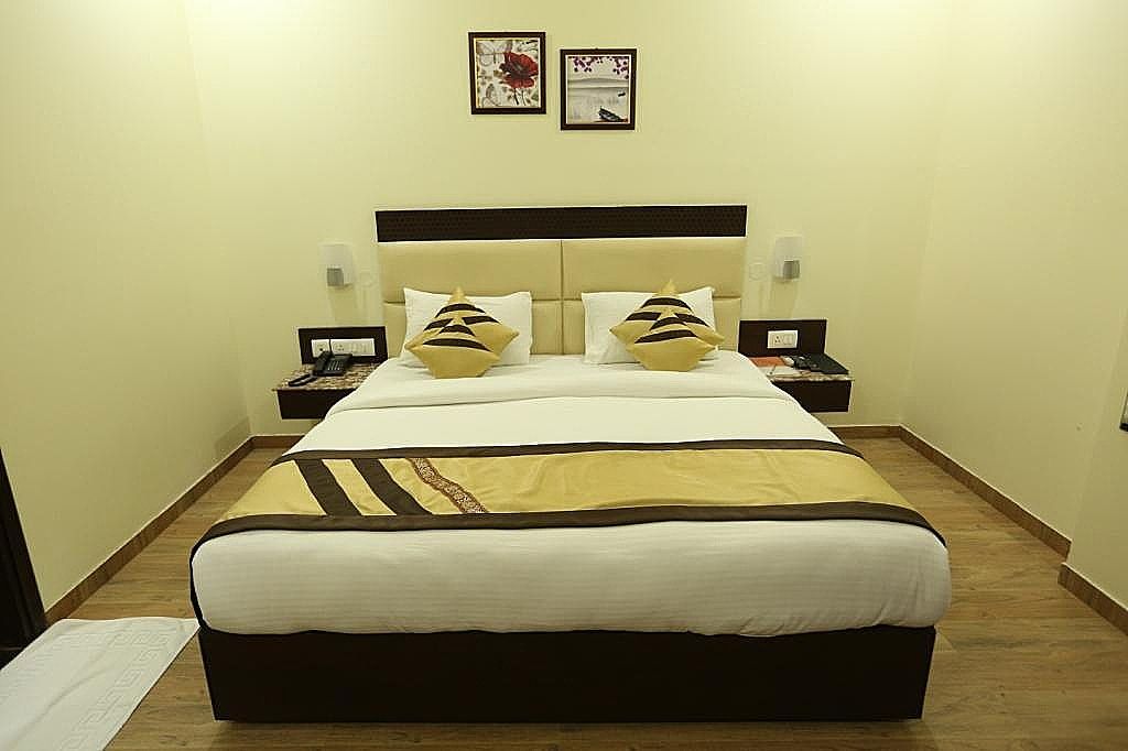 Hotel Golden Apple Deluxe Double Room 4