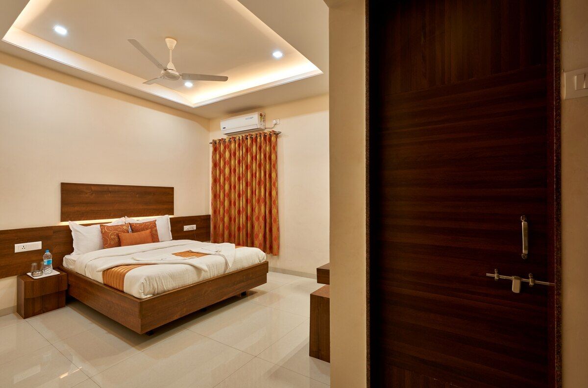 Hotel Rajpurush Deluxe Room AC 2