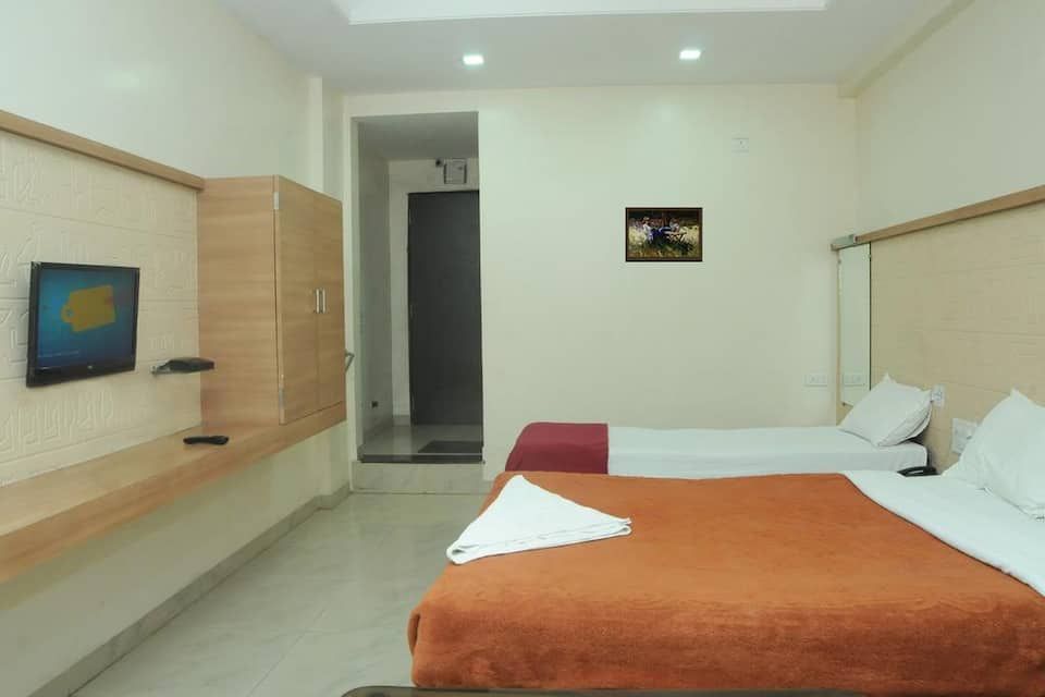 Tanwani Hotel Deluxe Non AC Double Room 2