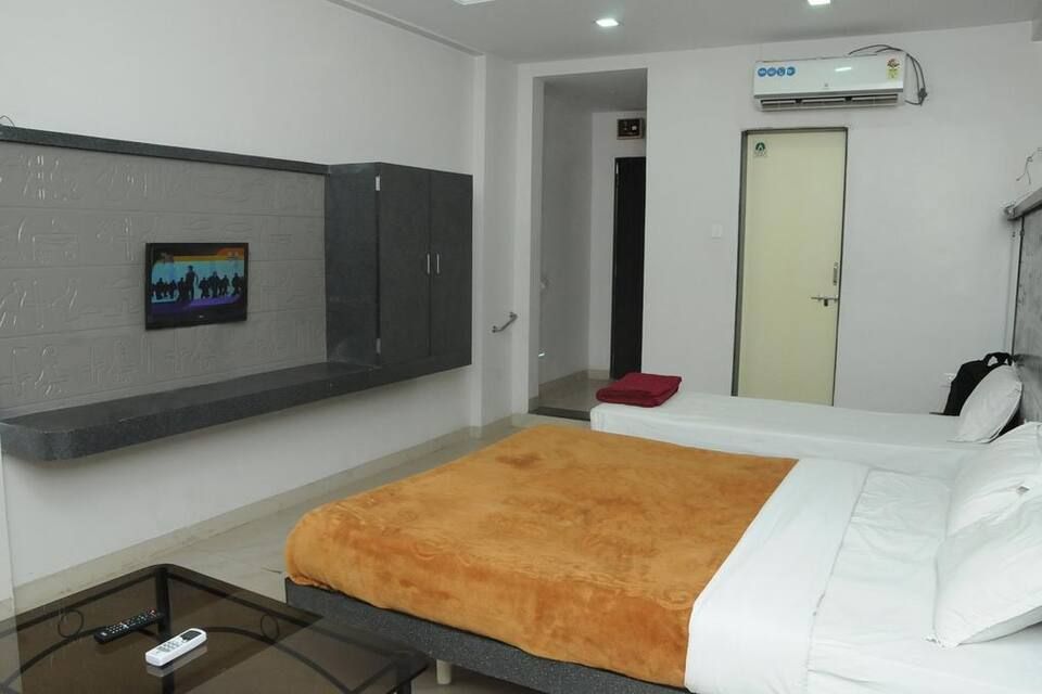 Tanwani Hotel Deluxe Non AC Double Room 3