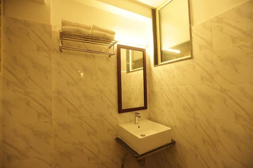 Grand Cascade Classic Room 7