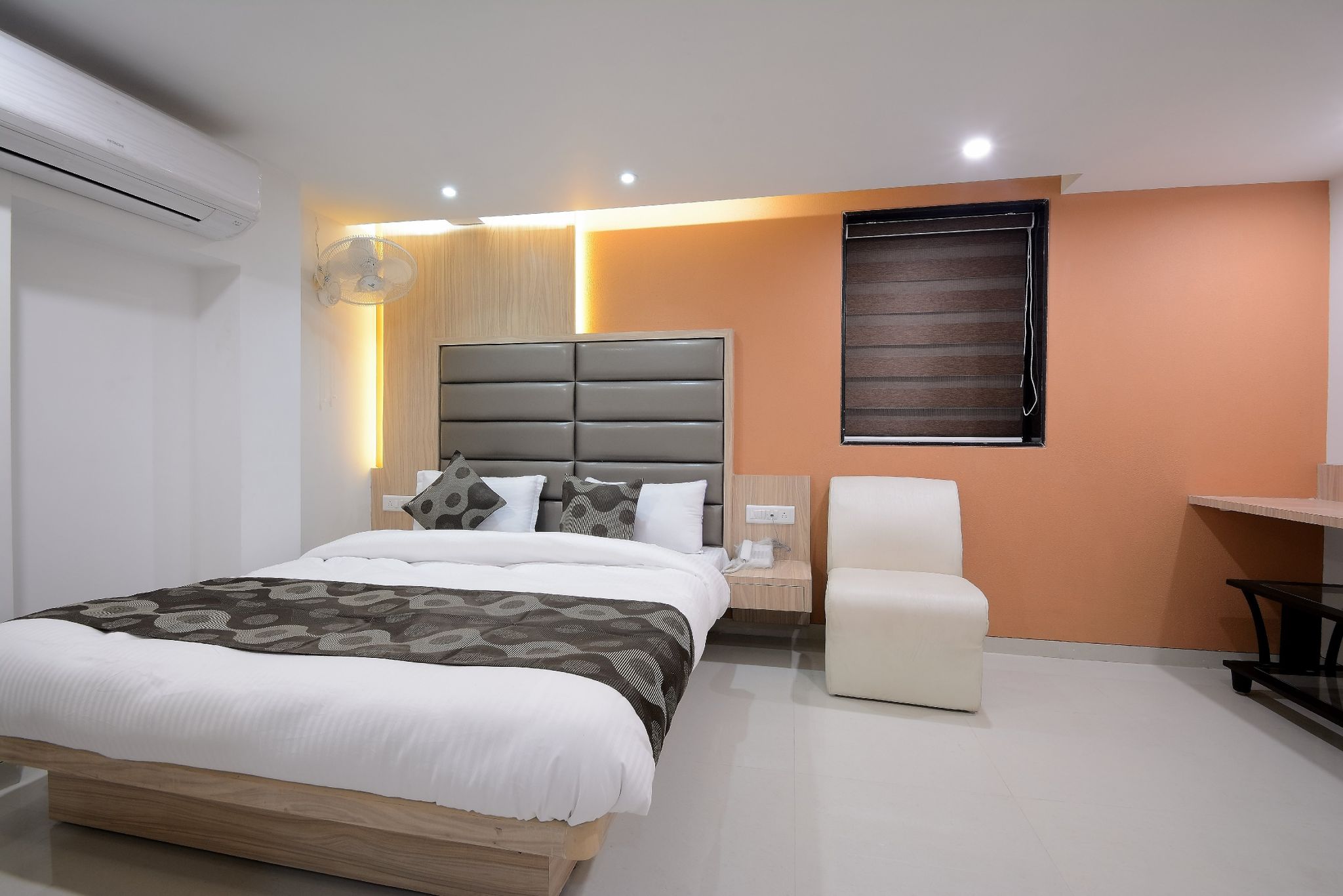 Hotel One Up Deluxe Double Room 4