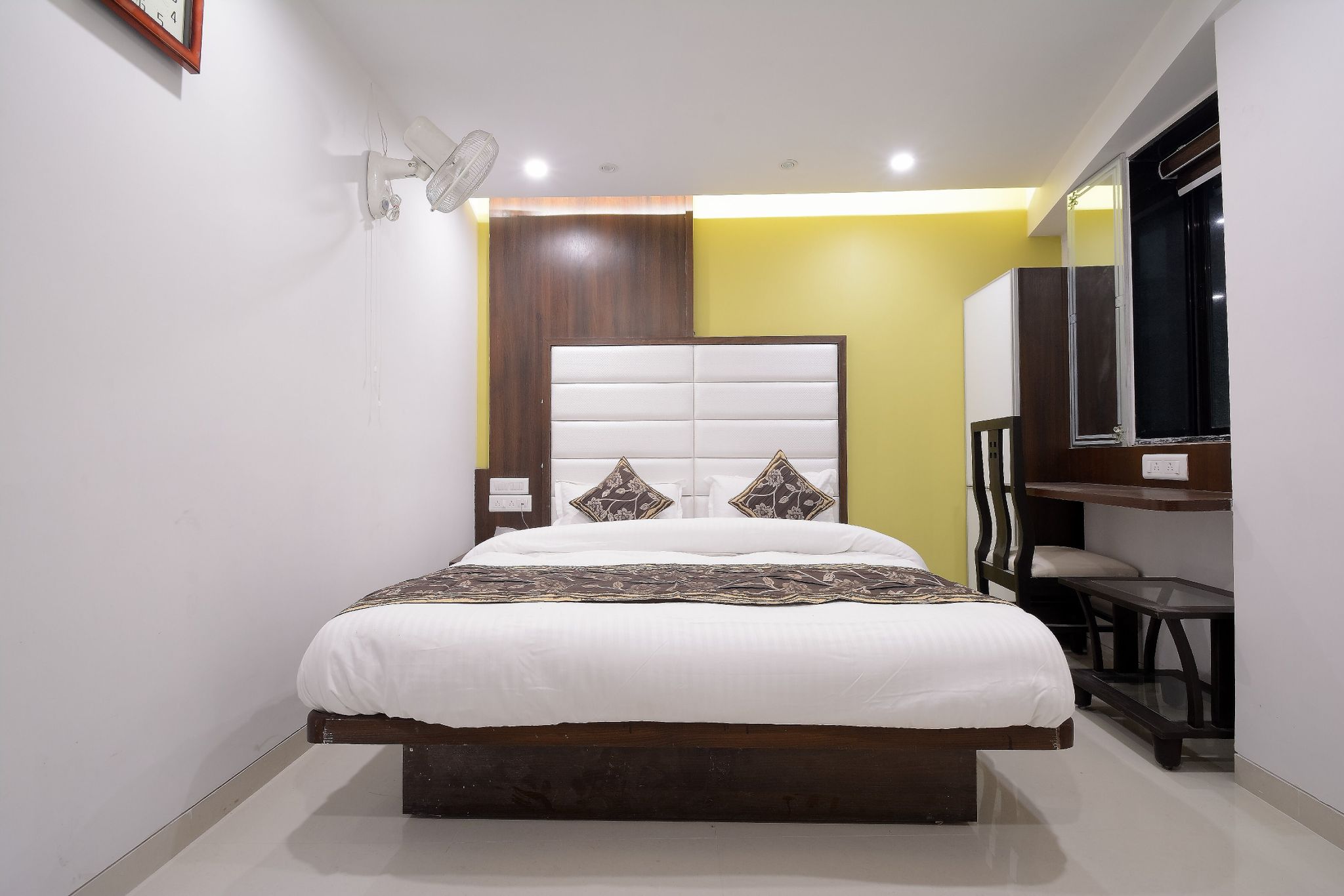 Hotel One Up Deluxe Double Room 5