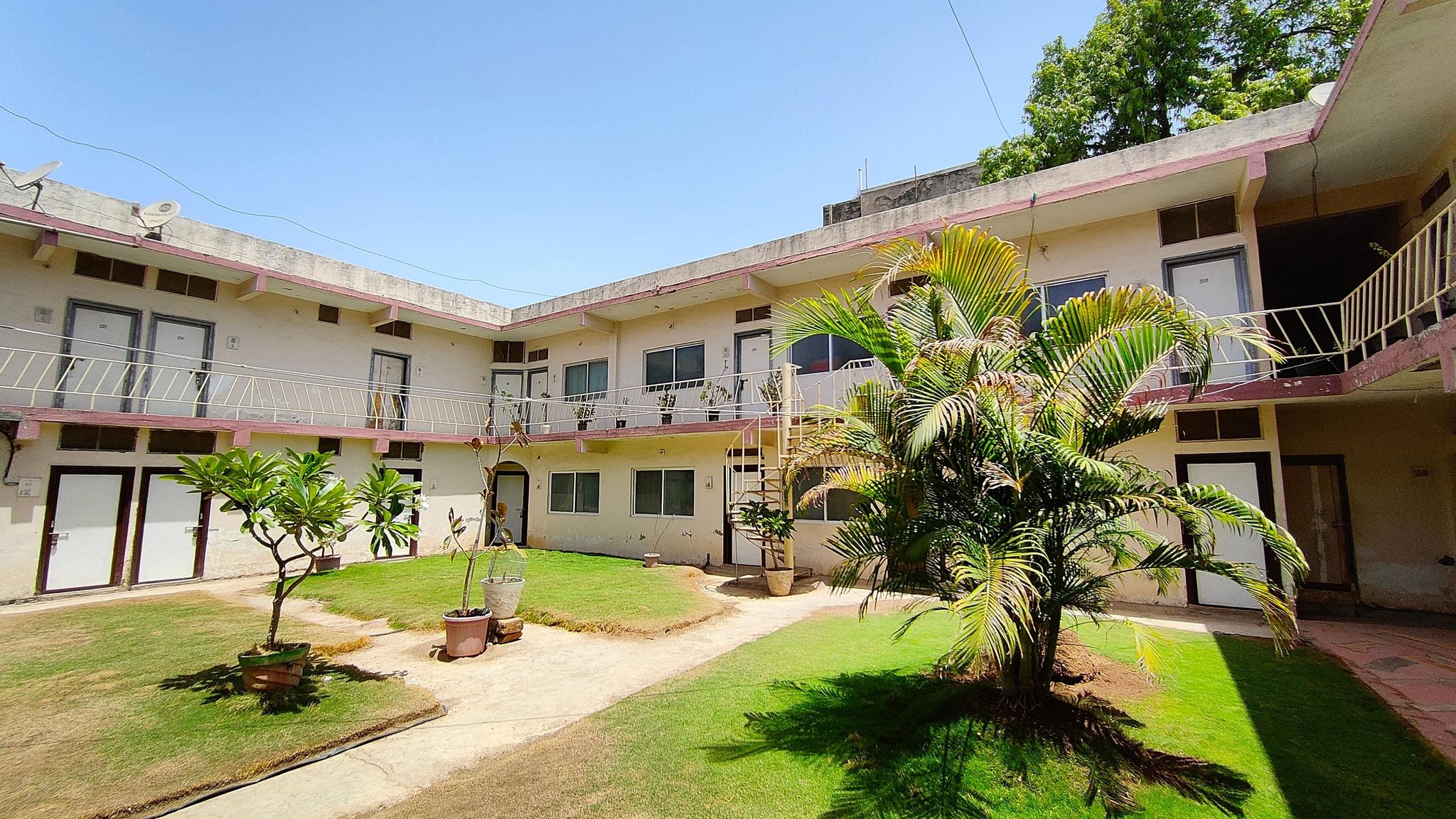 Hotel Madhuvanti