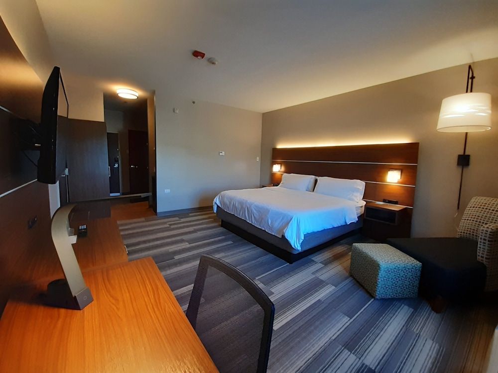 Standard Room, 1 King Bed, Accessible (Communications)
