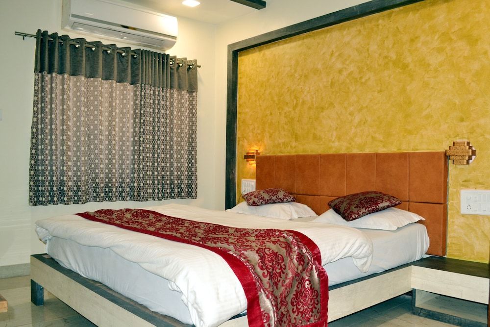 Hotel Swagat Deluxe Double Room 4