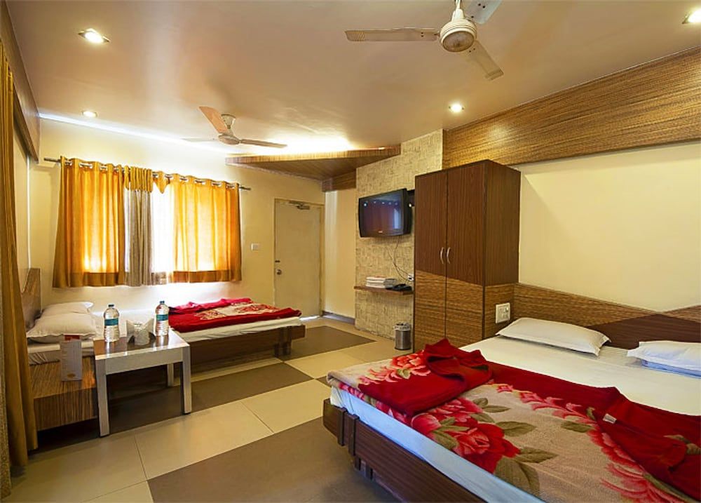 Hotel Swagat Deluxe Double Room 7