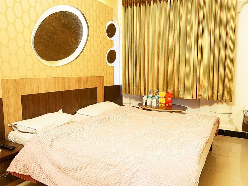 Hotel Swagat Deluxe Double Room 6