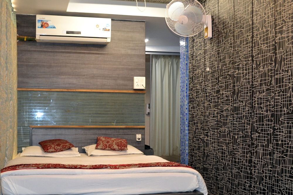 Hotel Swagat Deluxe Double Room 15