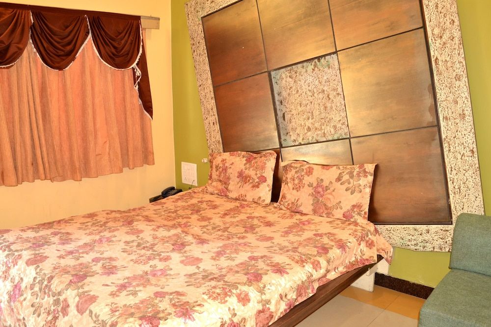 Hotel Swagat Deluxe Double Room 8
