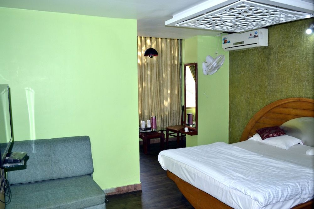 Hotel Swagat Deluxe Double Room 11