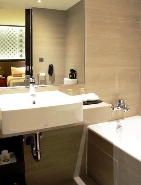 Economy Twin Room Without Window - Partial room located in Chi Lin Pavilion with no bathtub