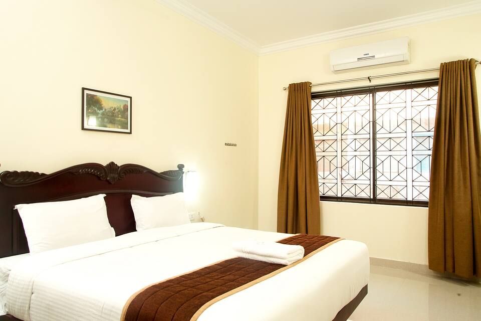 Hotel Temple Citi Non A/C Deluxe Double bed 3