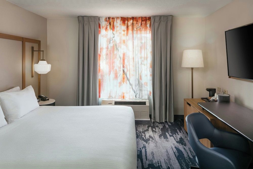 Room, 1 King Bed (Mobility Accessible, Roll-in Shower)