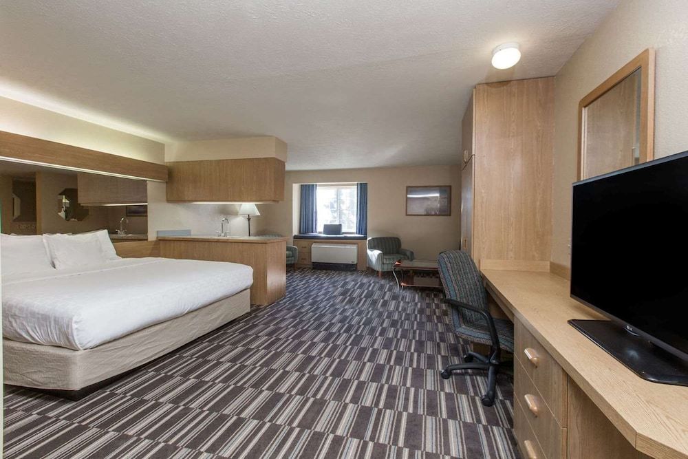 Suite, 1 King Bed, Non Smoking
