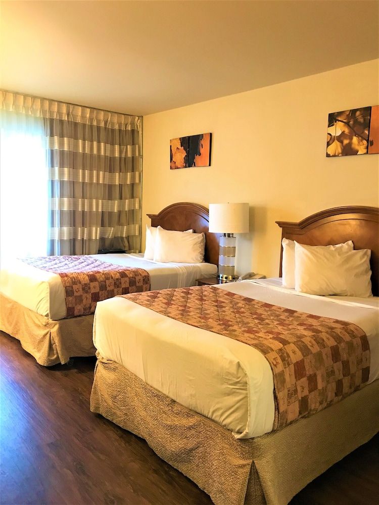 Room, 2 Queen Beds, Non Smoking
