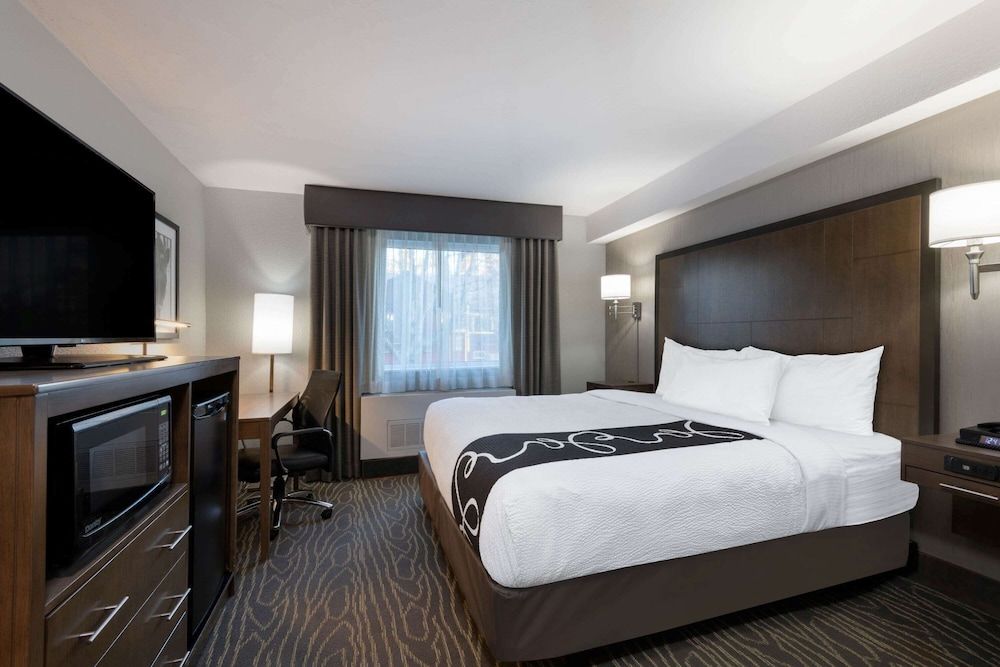 Room, 1 Queen Bed, Accessible, Non Smoking (Mobility/Hearing Impaired Accessible)