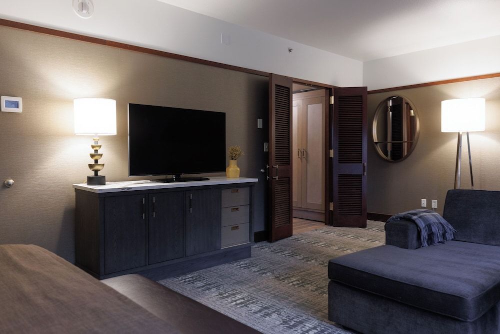 Alyeska Resort Black Diamond Floor, Executive Suite, 1 King Bed, Non Smoking, Business Lounge Access 11