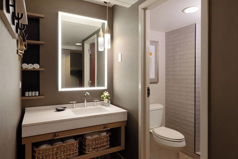 Alyeska Resort Signature Room, 1 King Bed, Non Smoking 3