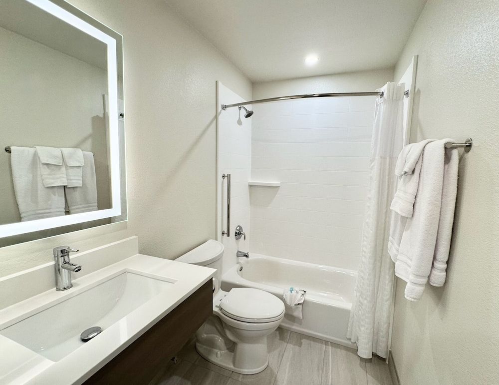 Alaska's Select Inn Wasilla Standard Room, 1 Queen Bed, Kitchenette 3