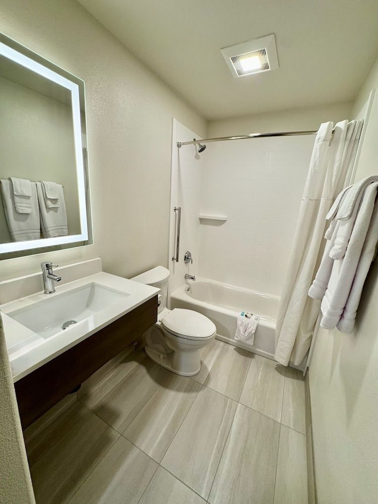 Alaska's Select Inn Wasilla Standard Room, 2 Queen Beds, Kitchenette 3