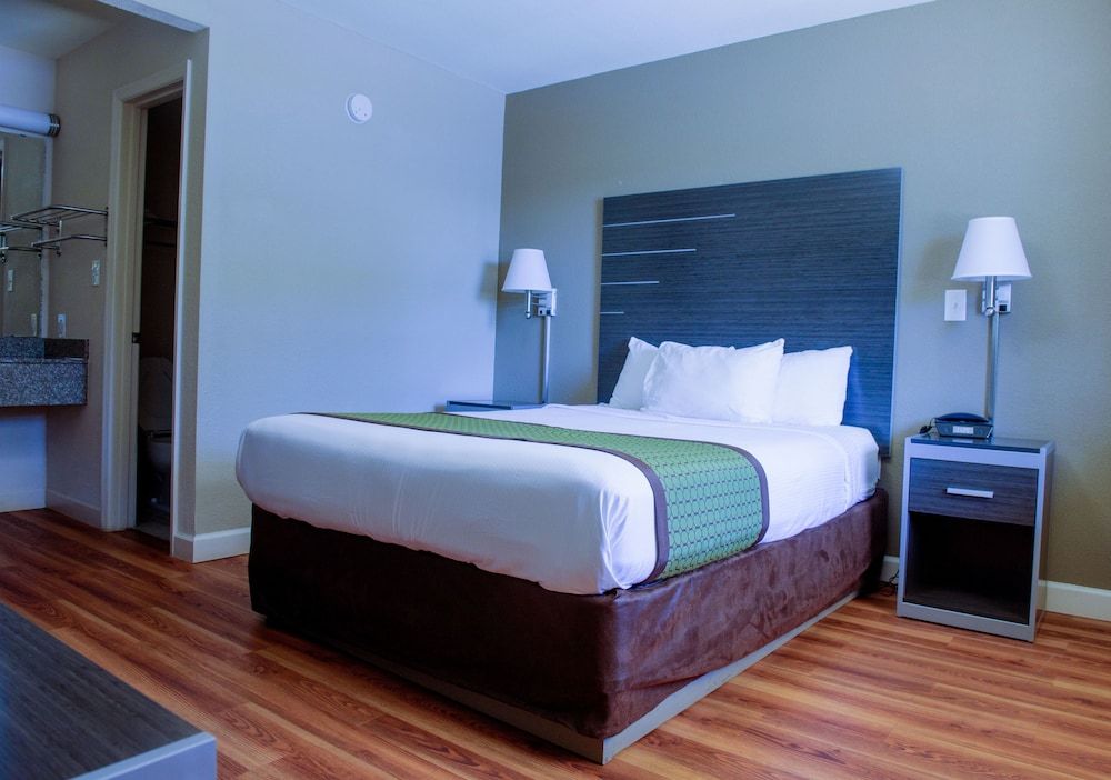 Standard Room, 1 Queen Bed, Non Smoking