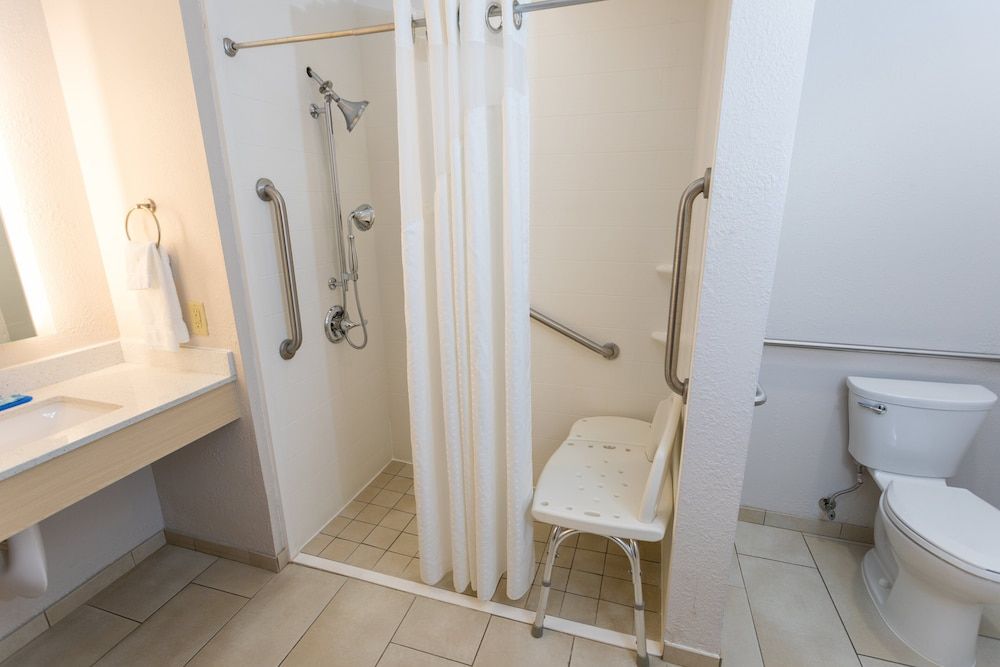 Suite, 1 King Bed, Accessible (Comm, Mobil, Accessible Tub)